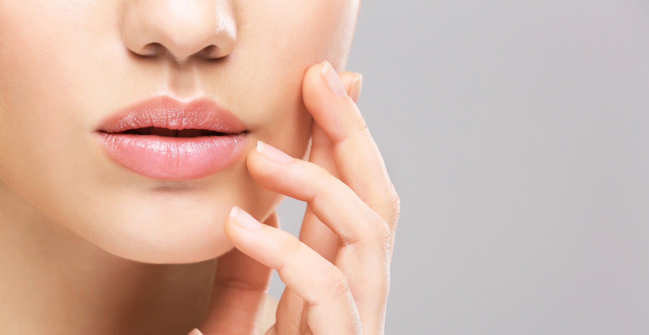 Nahaufnahme weiblicher Mund nach Lip-Flip